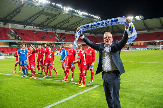 Norrköpings tränare Jan Andersson jublar