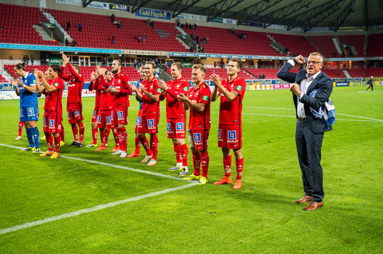 Norrköpings tränare Jan Andersson jublar
