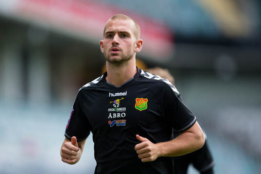 GAIS Sebastian Starke Hedlund värmer upp innan
