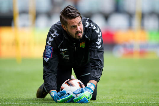 GAIS målvakt Tommi Vaiho på uppvärmningen innan