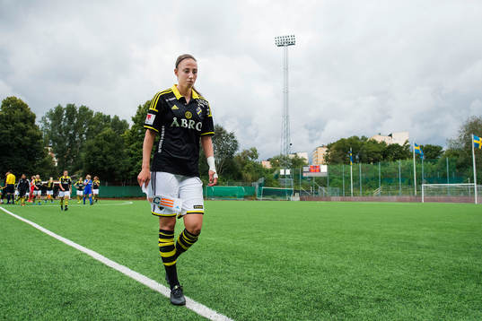 AIKs Petra Andersson deppar när hon lämnar planen