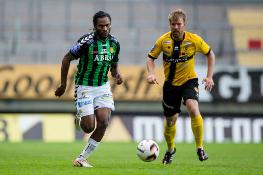 GAIS Richard Ntomba Ekunde före Frejs Joakim Runnemo