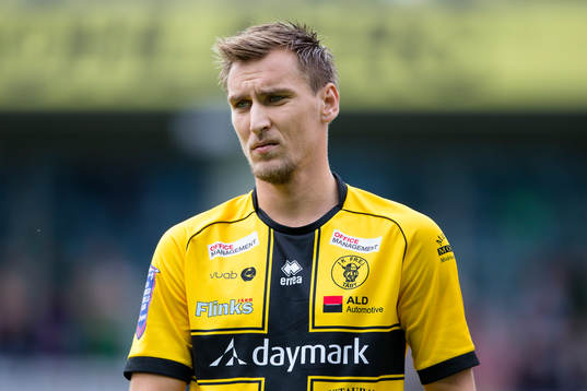 Frejs Adnan Círak innan fotbollsmatchen i Superettan