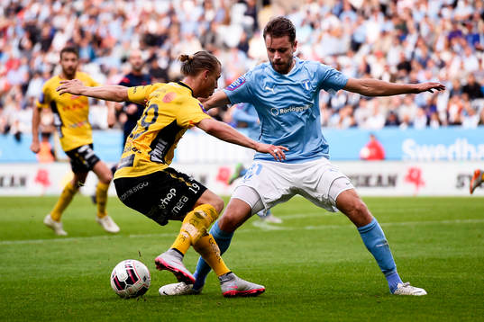 Malmö FFs Kari Arnason och Elfsborgs Simon Hedlund