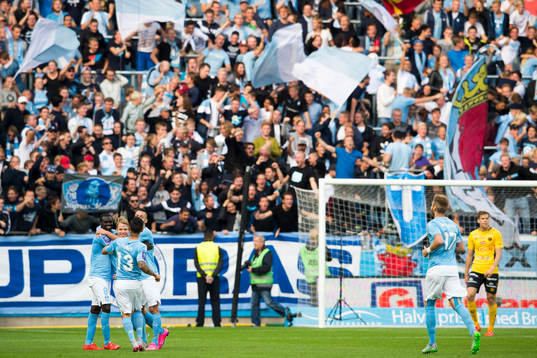 Malmö FF jubel då Enock Kofi Adu (vänster i bild)