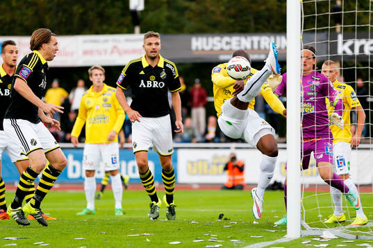 Falkenbergs Hakeem Araba räddar på mållinjen