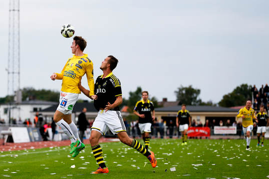 s Fredrik Brustad och Falkenbergs Adam Eriksson