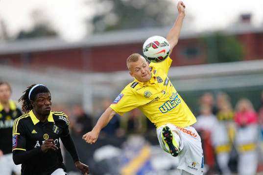 s Mohamed Bangura och Falkenbergs Rasmus Sjöstedt