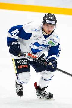 Karlskogas Marcus Nilsson i ishockeymatchen i