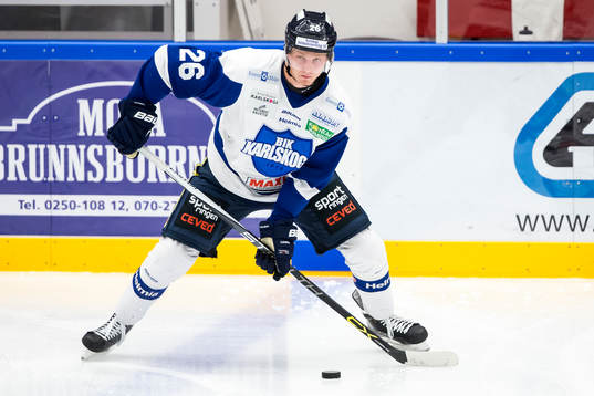 Karlskogas Christoffer Ehn i ishockeymatchen i