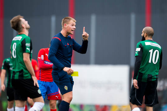 Domare Christoffer Södergren varnar Högaborgs Akram