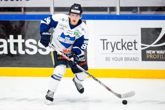Karlskogas Henrik Larsson i ishockeymatchen i