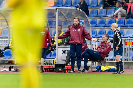 Utsiktens tränare Janne Carlsson i dispyt med