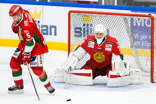 Moras Christoffer Björklund och målvakt Jacob Johansson