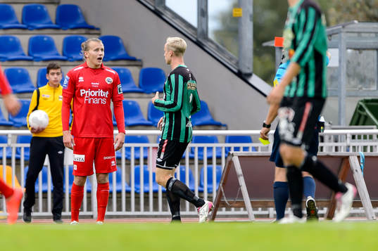 Utsiktens Jesper Westermark får rött kort av domare