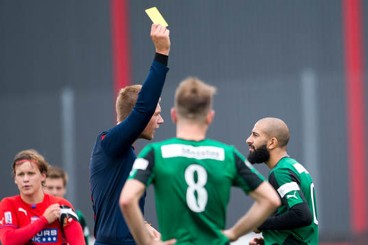 Högaborgs Akram Mansour får varning