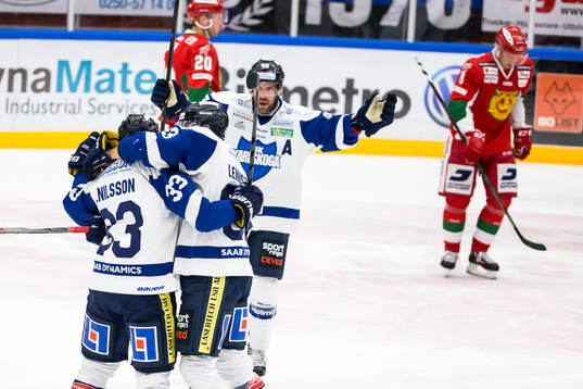 Karlskogas Johan Nilsson och Christian Berglund jublar