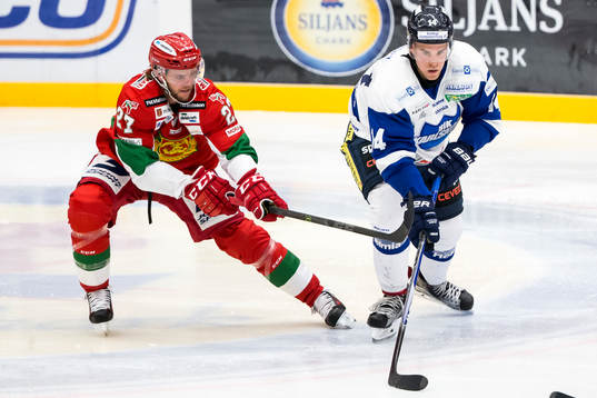 Moras Olov Lundqvist  jagar Karlskogas Henrik Björklund