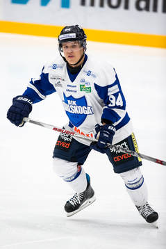 Karlskogas Henrik Larsson i ishockeymatchen i