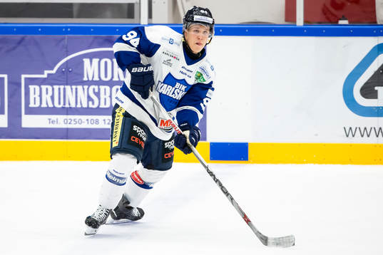 Karlskogas Henrik Larsson i ishockeymatchen i