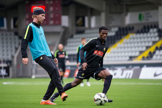 Häckens Samuel Gustafson mot Mohammed Abubakari