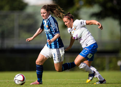 Djurgårdens Kim Sundlöv jagas av Sunnanås Michelle