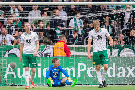 Hammarbys Birkir Már Saevarsson, målvakt Ögmundur