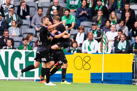 Örebros spelare jublar