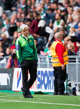 Hammarbys tränare Nanne Bergstrand ser missnöjd ut