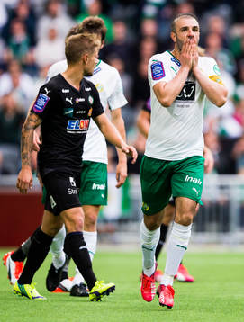 Hammarbys Kennedy Bakircioglu tar sig för munnen