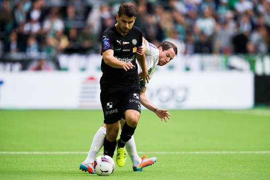 Örebros Astrit Ajdarevic håller bort Hammarbys Johan
