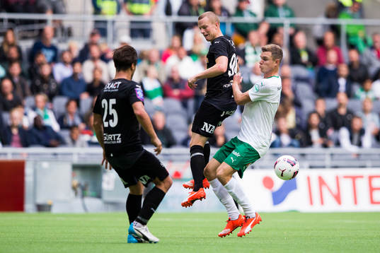 Örebros Nordin Gerzic och Örebros Daniel Gustavsson i