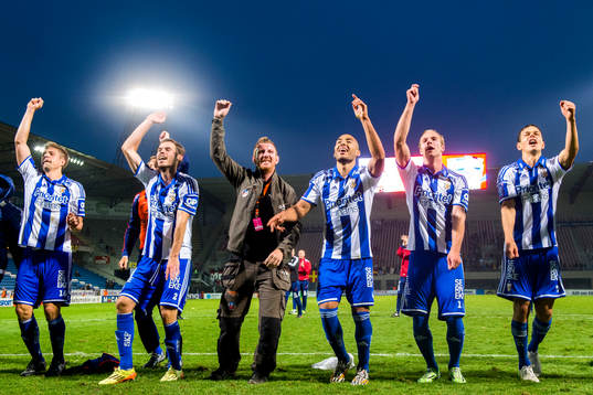 IFK Göteborgs spelare tackar publiken