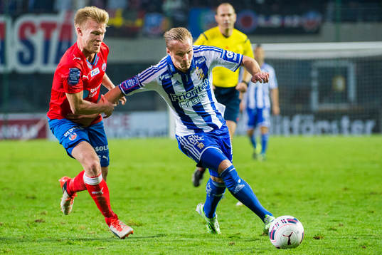 IFK Göteborgs Andreas Landgren jagar IFK Göteborgs Gustav