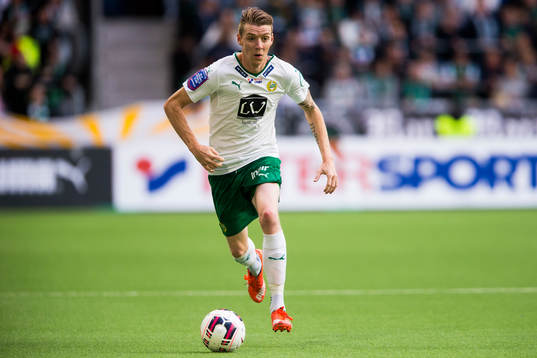 Hammarbys Birkir Már Saevarsson med bollen
