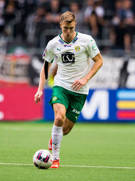 Hammarbys Richard Magyar med bollen