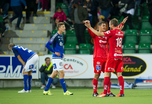 Åtvidabergs Mauricio Albornoz och John Owoeri  jublar
