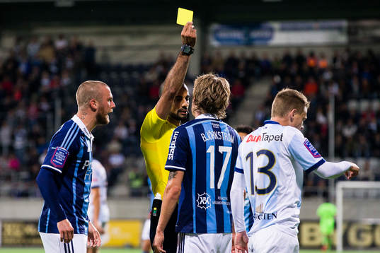Djurgårdens Alexander Faltsetas reagerar när domare