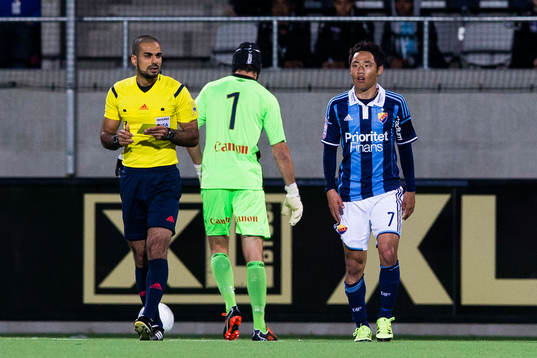 Domare Mohammed Al-Hakim skriver ner att han gett