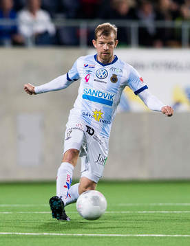 Gefles Jonas Lantto med bollen