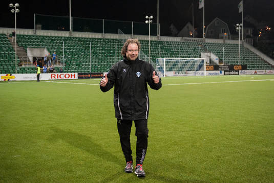 Åtvidabergs målvaktstränare Leif Eriksson ger tummen upp