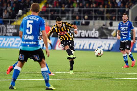 Häckens Paulo de Oliveira gör 2-1