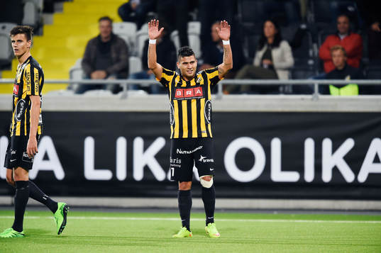 Häckens Paulo de Oliveira gör 4-1 och jublar