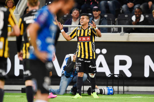 Häckens Paulo de Oliveira gör 4-1 och jublar