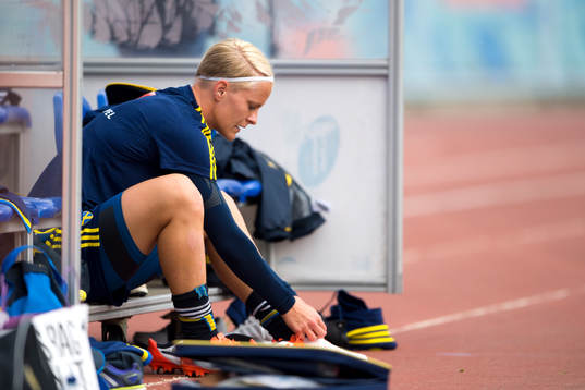 Sveriges Nilla Fischer knyter sina skor