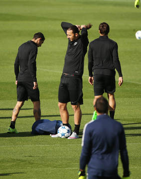Paris Saint Germains Zlatan Ibrahimovic fixar frisyren