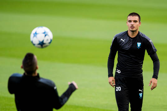 Malmö FFs Vladimir Rodic och Nikola Djurjic (ryggen)