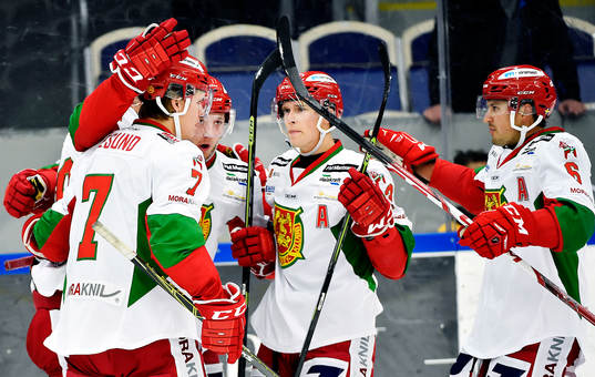 Moras Patrik Karlkvist gör 2-1 och jublar med sina