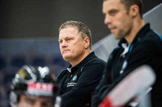 Panterns tränare Stephan Lundh och i förgrunden