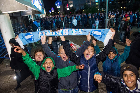 Unga MFF supportrar